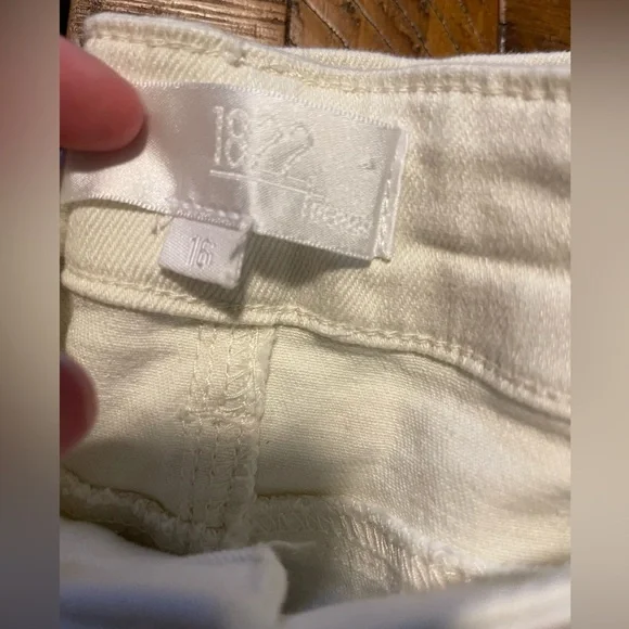 1822 Denim Off-White Frayed Hem Jeans - Picture 3 of 4